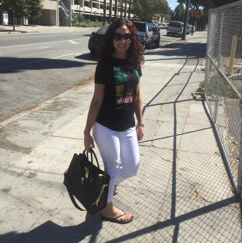 Meet your Posher, Elvia